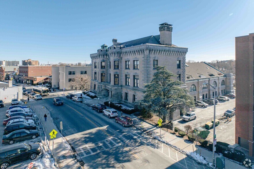 92 High St, Medford, MA à vendre - Photo du bâtiment - Image 3 de 28