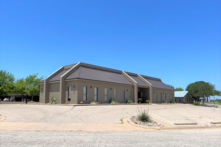3157 Executive Dr, San Angelo, TX à louer - Photo du bâtiment - Image 2 de 6