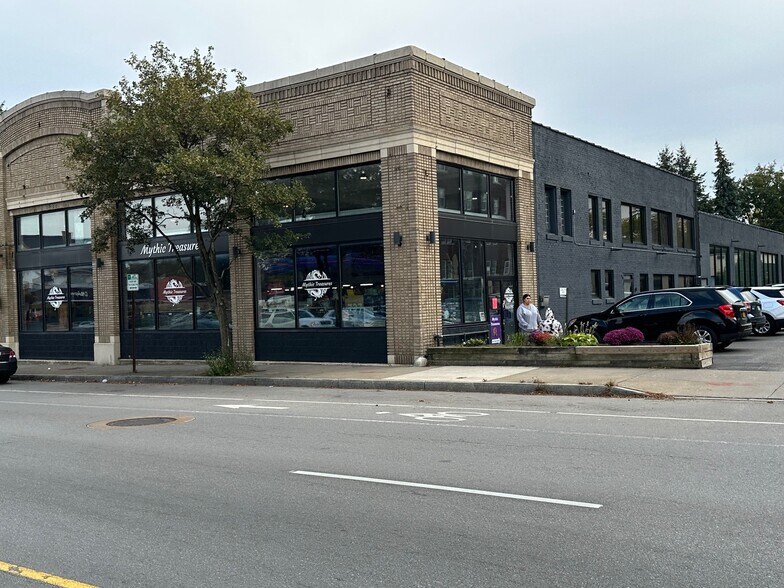 727 E Main St, Rochester, NY à louer - Photo du bâtiment - Image 3 de 19