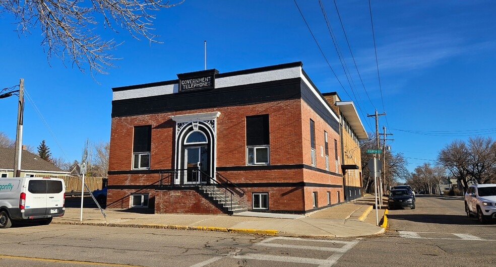 405 Coteau Av, Weyburn, SK for sale - Building Photo - Image 1 of 4