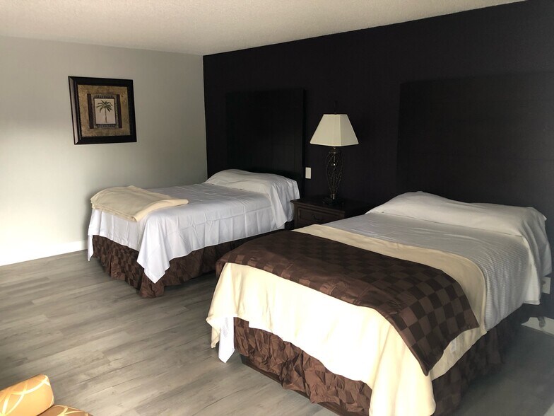 2050 E Irlo Bronson Memorial Hwy, Kissimmee, FL à vendre - Photo intérieure - Image 2 de 8