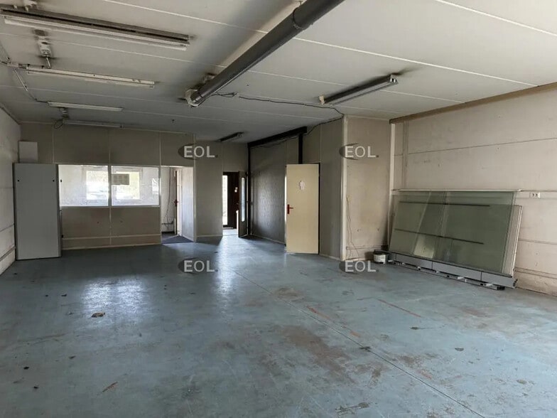 Flex in Massy for lease - Interior Photo - Image 3 of 5