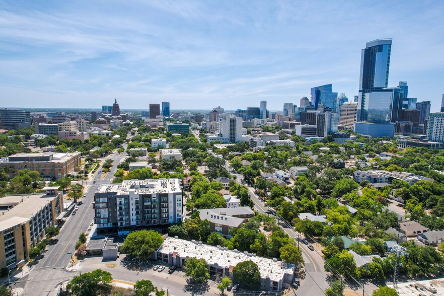 812 11th St W, Austin, TX for sale - Building Photo - Image 2 of 9