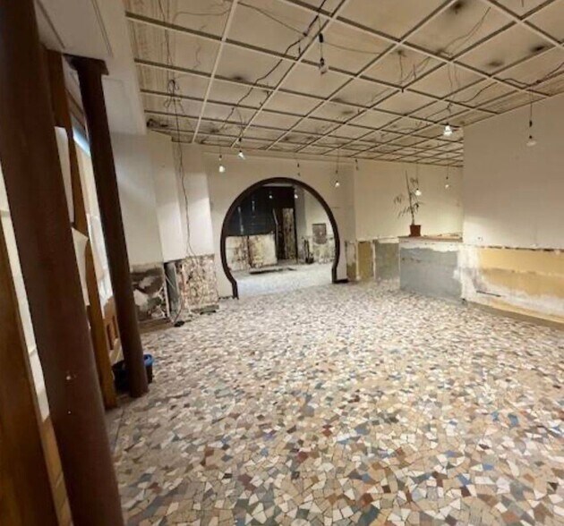 Retail in Clichy for lease - Interior Photo - Image 2 of 5