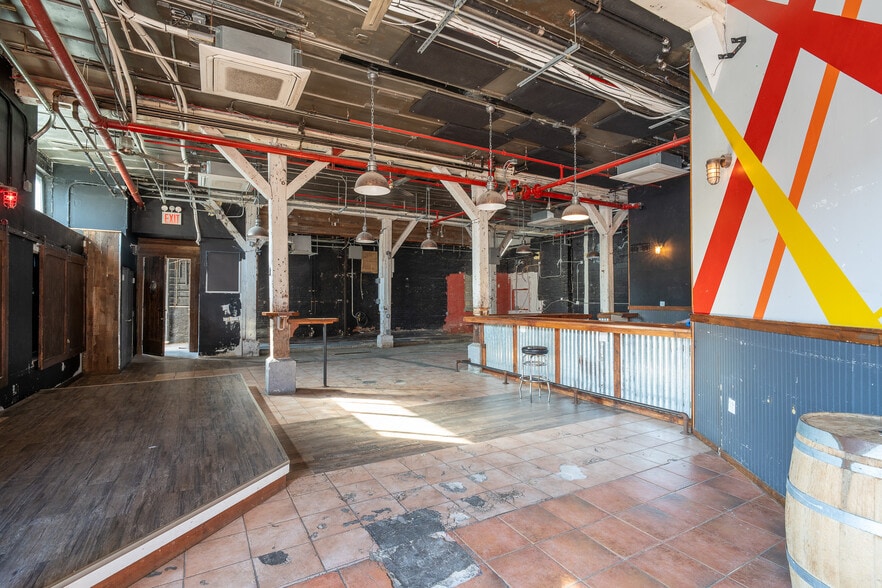 300 Richardson St, Brooklyn, NY for lease - Interior Photo - Image 3 of 9
