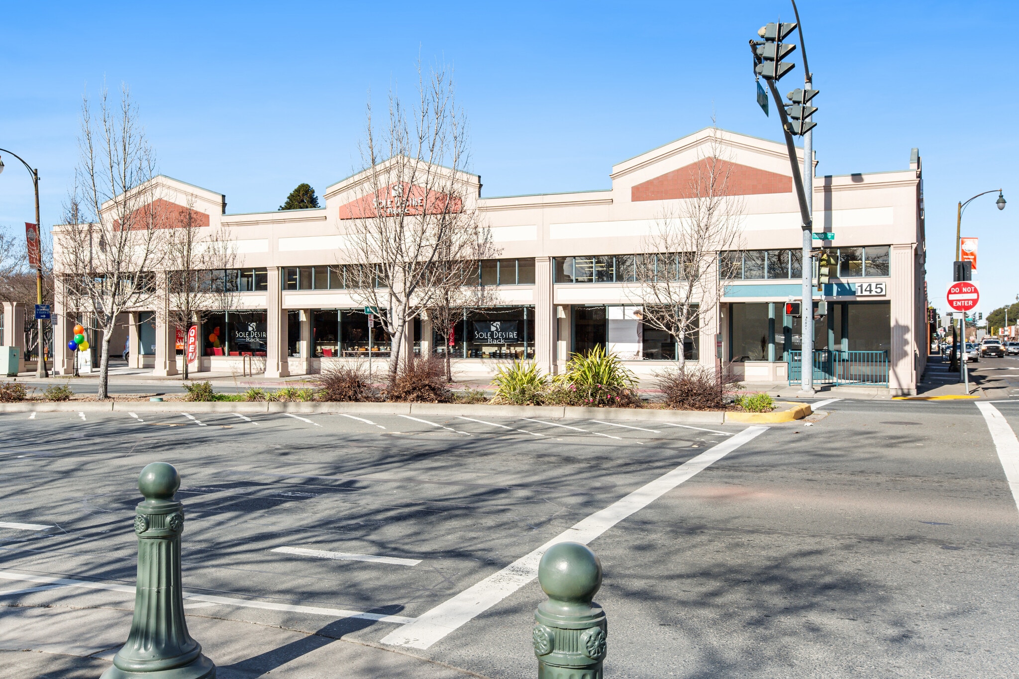 145 3rd St, Santa Rosa, CA à vendre Photo principale- Image 1 de 13