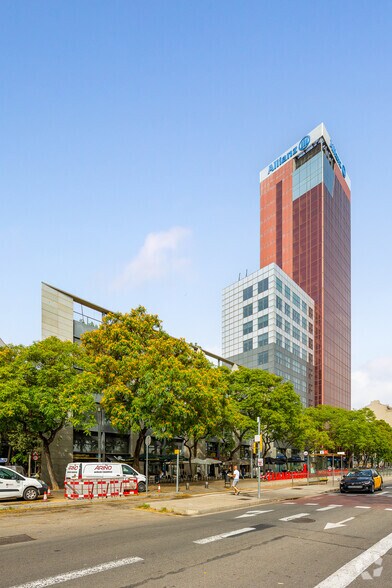 Carrer de Tarragona, 103, Barcelone, Barcelona à louer - Photo du bâtiment - Image 2 de 23