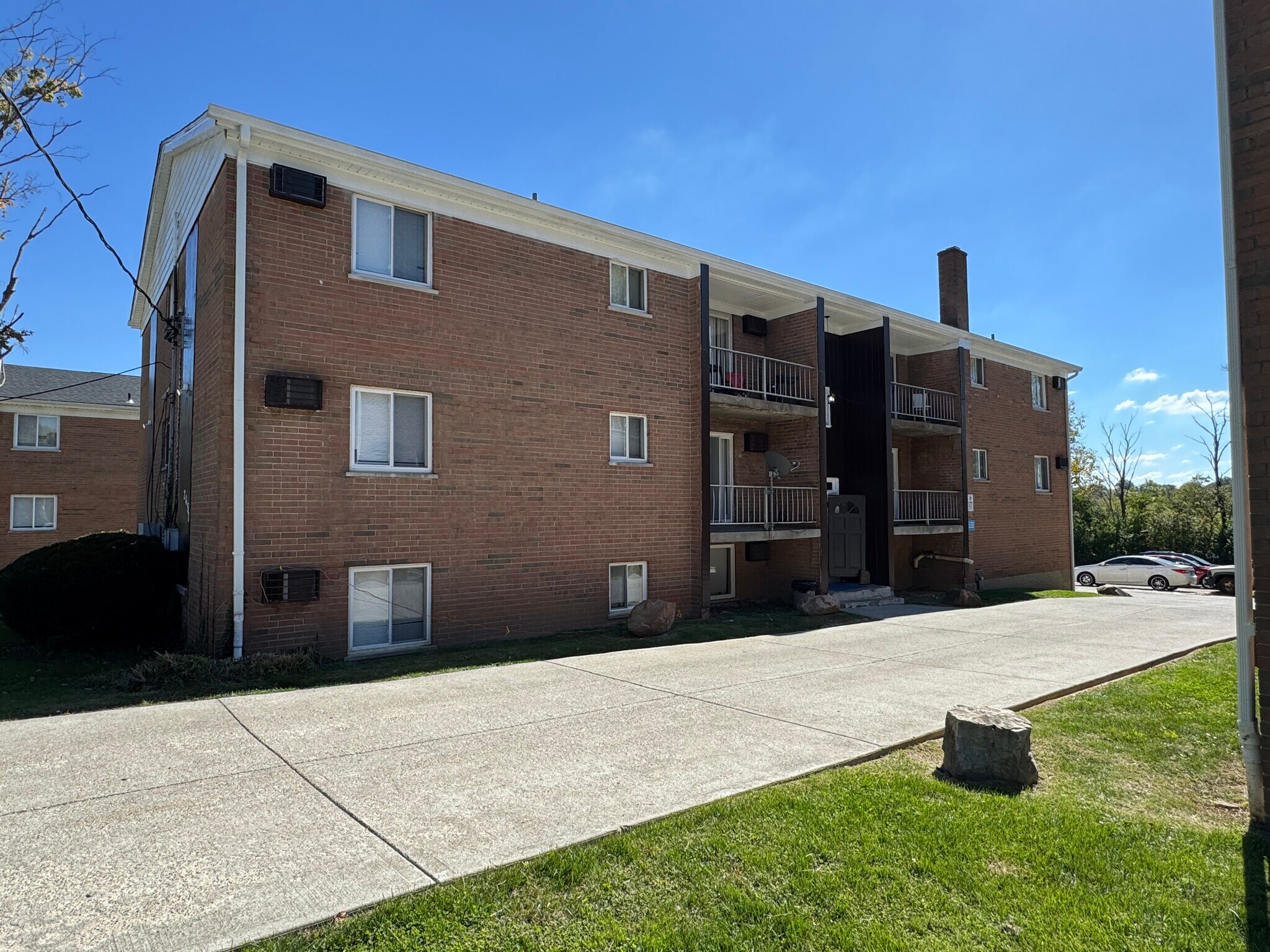 2457-2459 Montana Ave, Cincinnati, OH à vendre Photo du bâtiment- Image 1 de 24