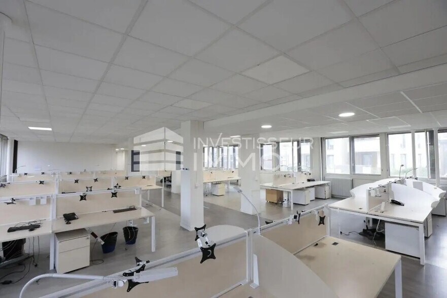 Bureau dans Boissy-Saint-Léger à louer - Photo du bâtiment - Image 2 de 7