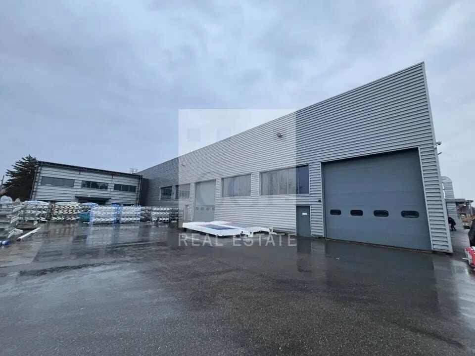 Office in Villeurbanne for lease Building Photo- Image 1 of 10