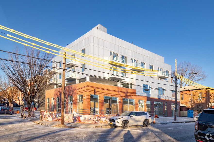 150-23 Barclay Ave, Flushing, NY for lease - Building Photo - Image 1 of 14