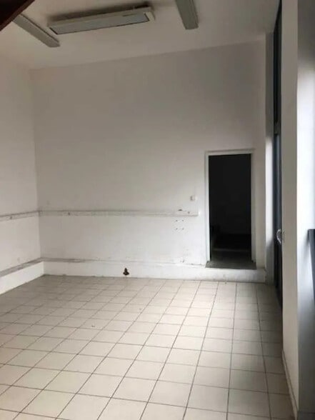 Local d'activités dans Elbeuf à vendre - Photo intérieure - Image 2 de 4