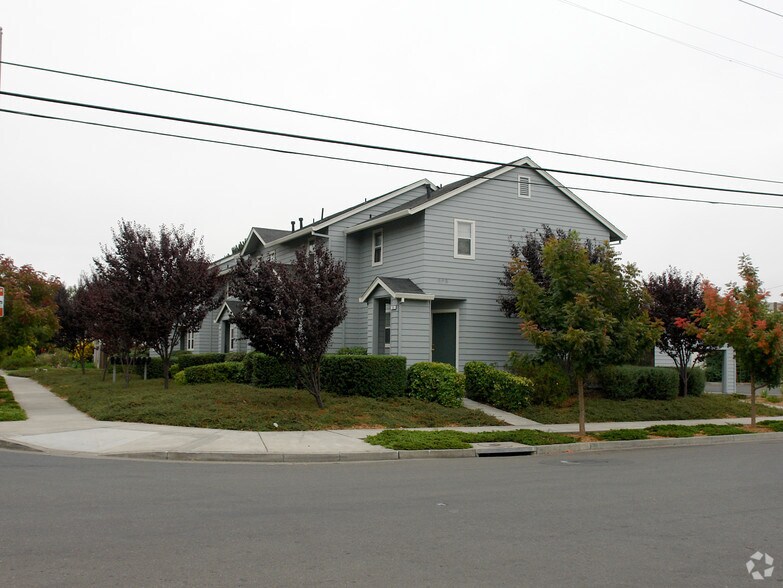 400 Earle St, Santa Rosa, CA à vendre - Photo du bâtiment - Image 1 de 12