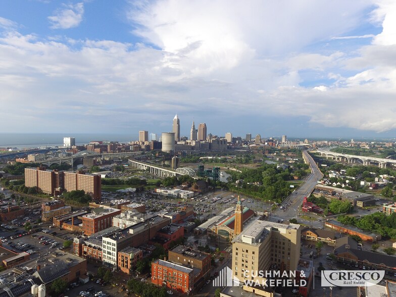 807 Literary Ave, Cleveland, OH à vendre - Photo du bâtiment - Image 2 de 16