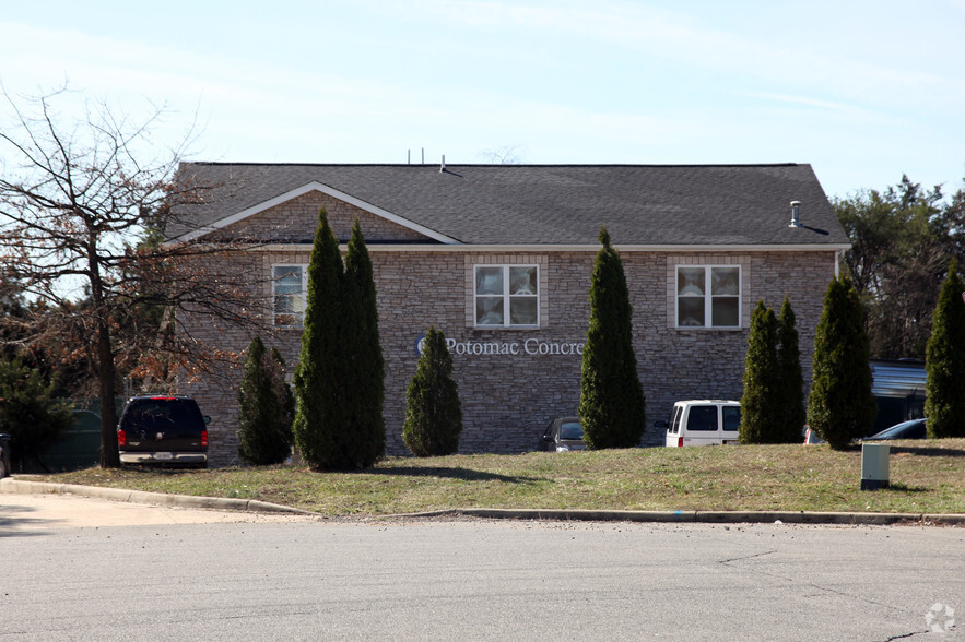 8780 Virginia Meadows Dr, Manassas, VA à louer - Photo du bâtiment - Image 3 de 5