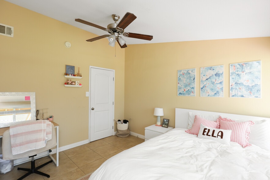 1139 W Sycamore Ave, Orange, CA for sale - Building Photo - Image 3 of 34