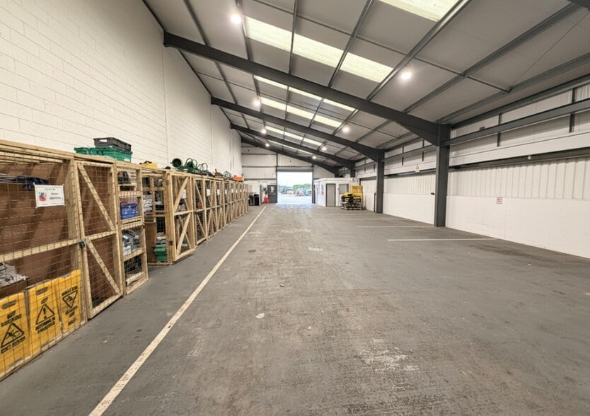 Monkton Park, Farnham for lease - Interior Photo - Image 2 of 2