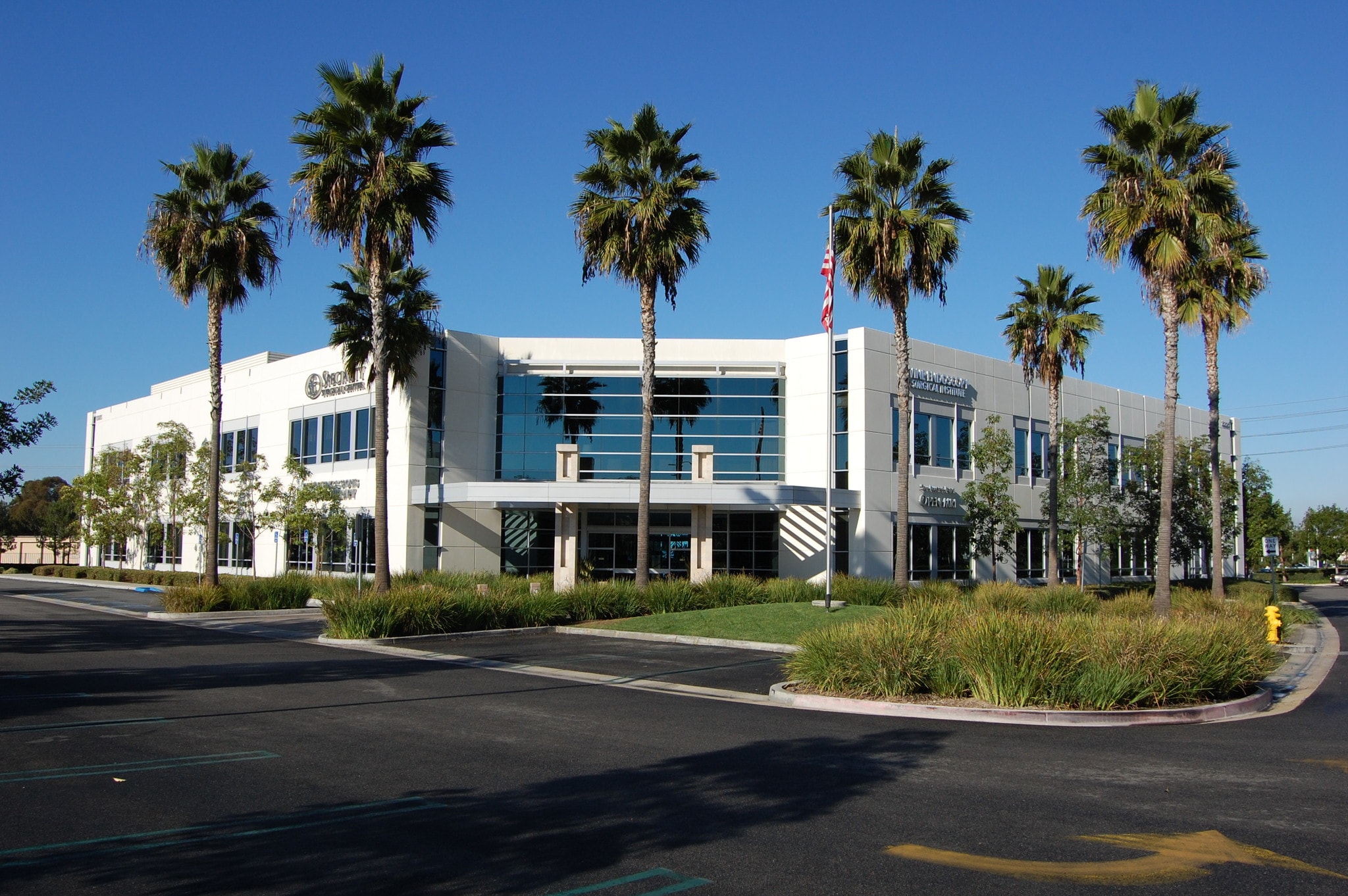 15825 Laguna Canyon Rd, Irvine, CA à louer Photo principale- Image 1 de 19
