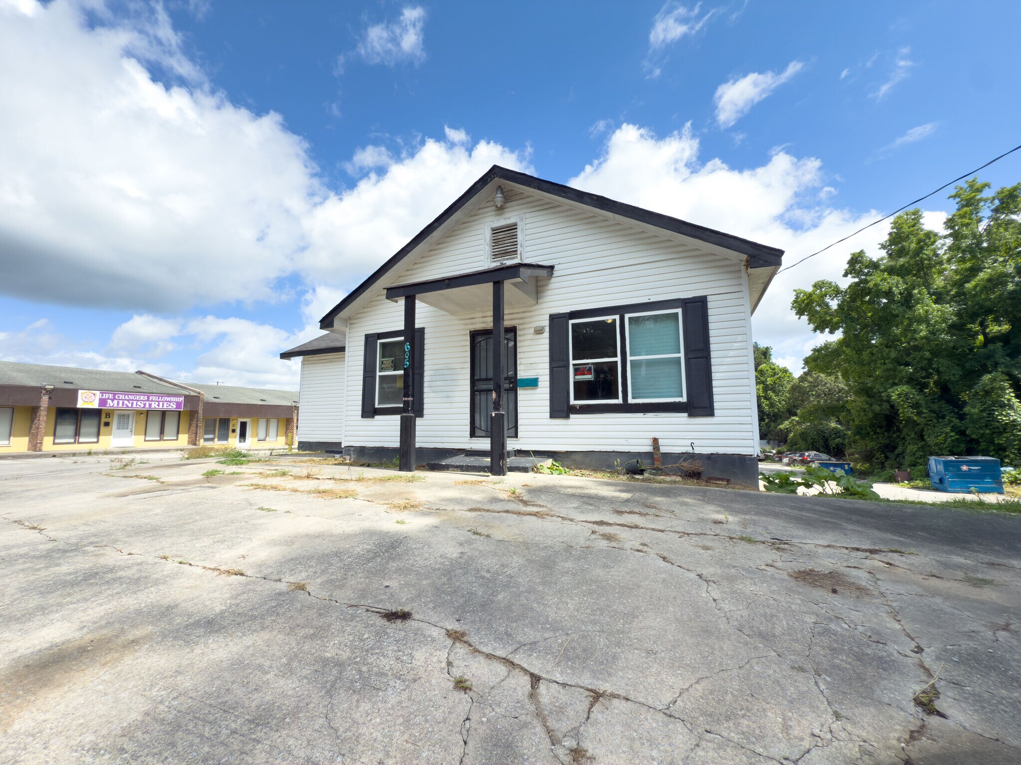 605 Roberts Dr, Riverdale, GA à vendre Photo principale- Image 1 de 19