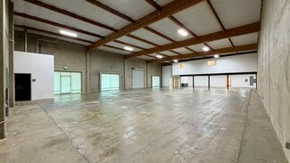 More details for 18320-18330 Oxnard St, Tarzana, CA - Industrial for Lease