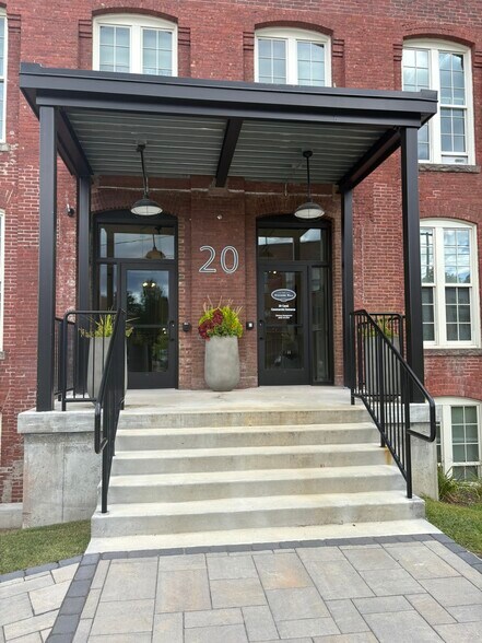20 Canal St, Franklin, NH à louer - Photo du bâtiment - Image 3 de 6