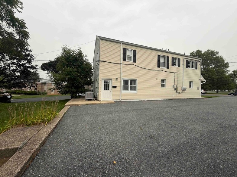 1737 Schoenersville Rd, Bethlehem, PA for sale - Building Photo - Image 3 of 8