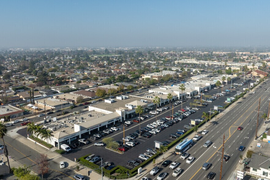 772 N Tustin St, Orange, CA à louer - Aérien - Image 3 de 4