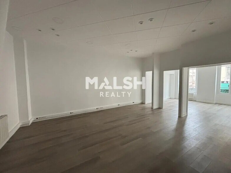 Office in Lyon for lease - Interior Photo - Image 3 of 8