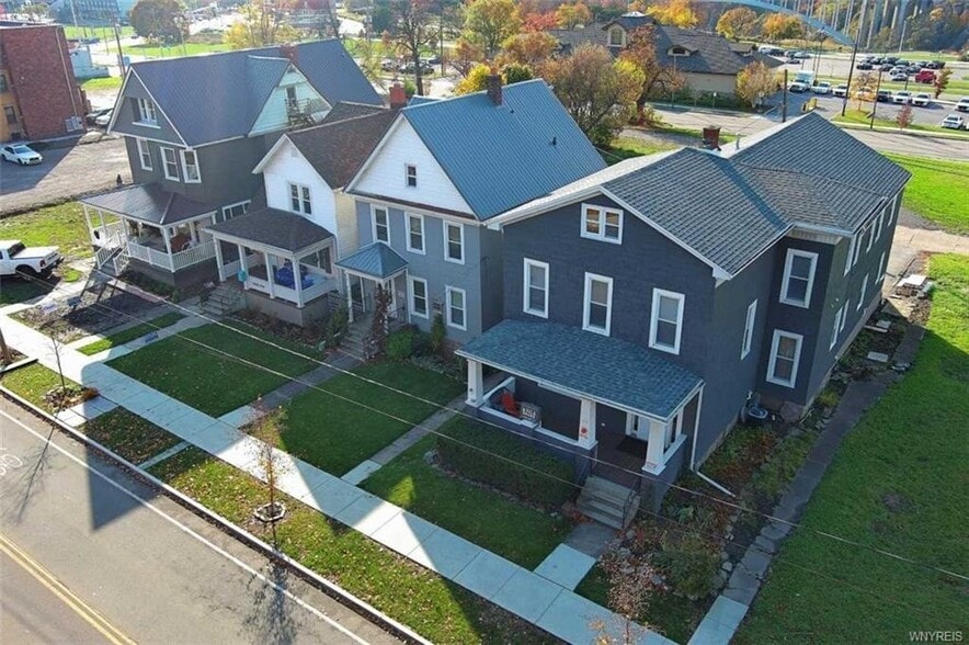 Niagara Wanderlusting Inc. portfolio of 5 properties for sale on LoopNet.ca - Building Photo - Image 2 of 24