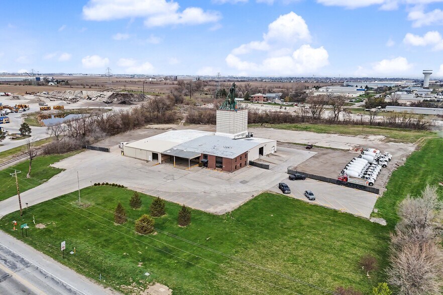 1101 SE 37th St, Grimes, IA à louer - Photo du bâtiment - Image 2 de 10