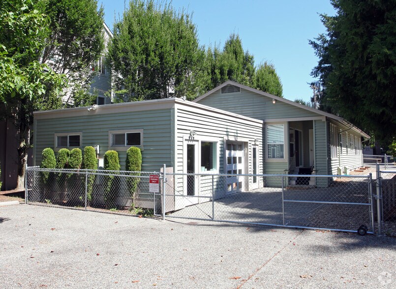 375 1st Pl NW, Issaquah, WA à vendre - Photo du bâtiment - Image 2 de 2