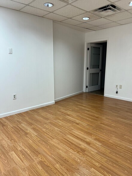 8 Broadway, Kissimmee, FL à louer - Photo du bâtiment - Image 2 de 4
