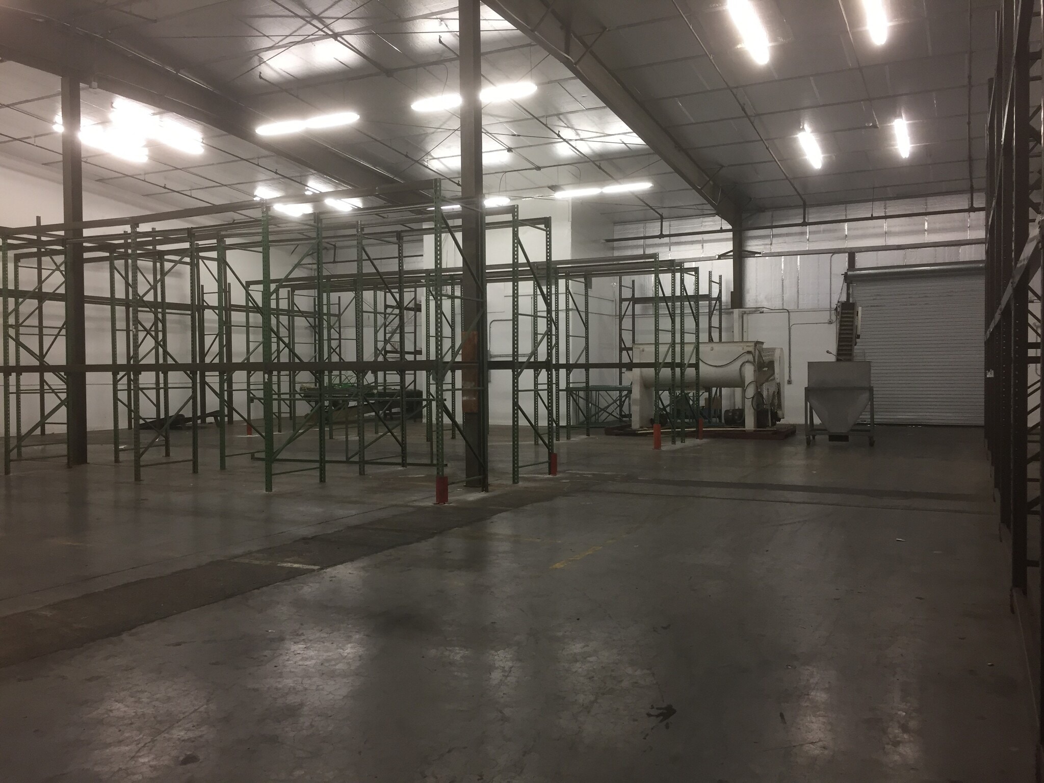 5112-5144 Le Tourneau Cir, Tampa, FL for lease Interior Photo- Image 1 of 6