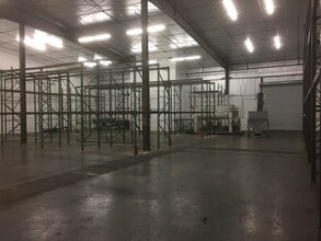 5112-5144 Le Tourneau Cir, Tampa, FL for lease Interior Photo- Image 1 of 6