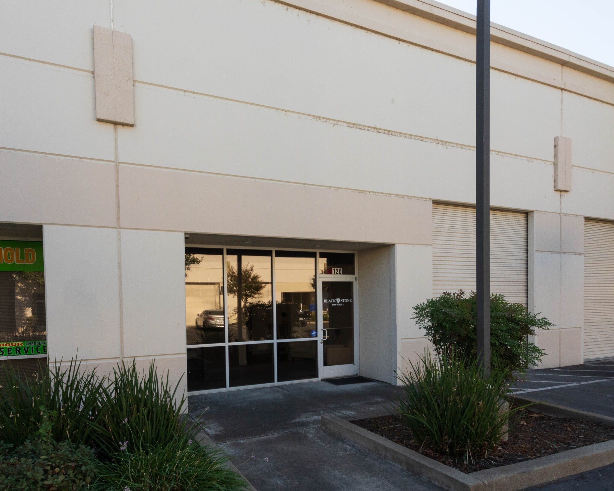 45 Goldenland Ct, Sacramento, CA à vendre Photo principale- Image 1 de 7