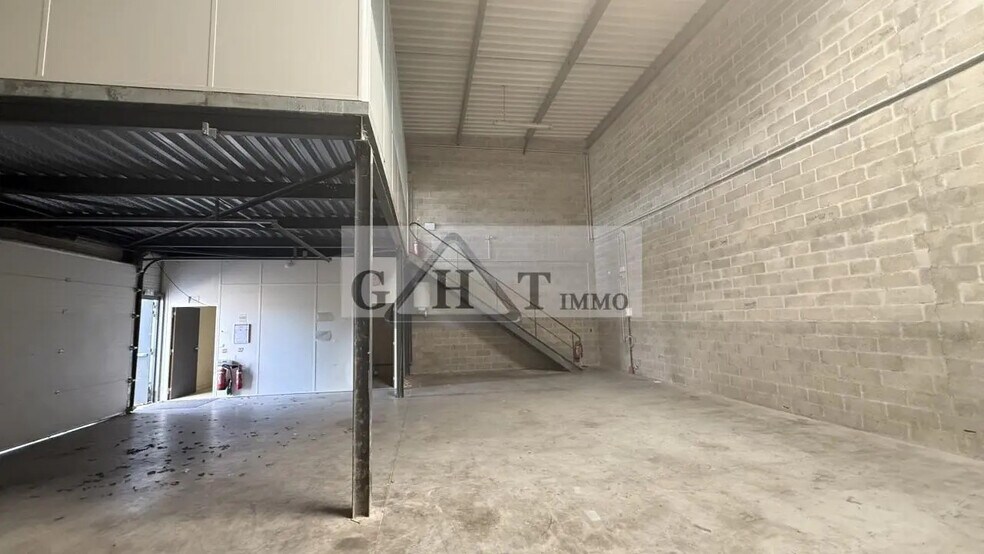 Industriel dans Mareuil-lès-Meaux à louer - Photo du bâtiment - Image 2 de 9