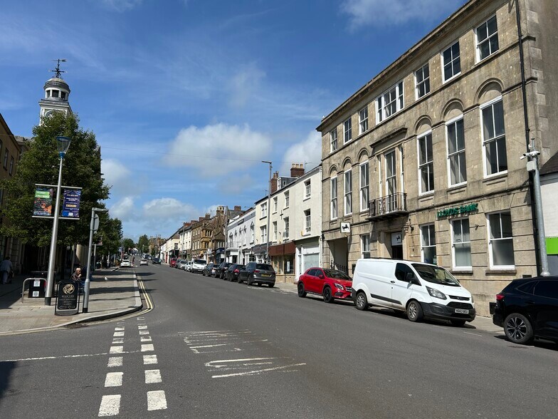 27 Fore St, Chard à louer - Photo du bâtiment - Image 3 de 9