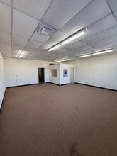 8702-8720 E 41st St, Tulsa, OK à louer Photo intérieure- Image 2 de 3