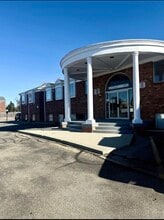 50 Old Village Rd, Columbus, OH for lease Interior Photo- Image 2 of 16