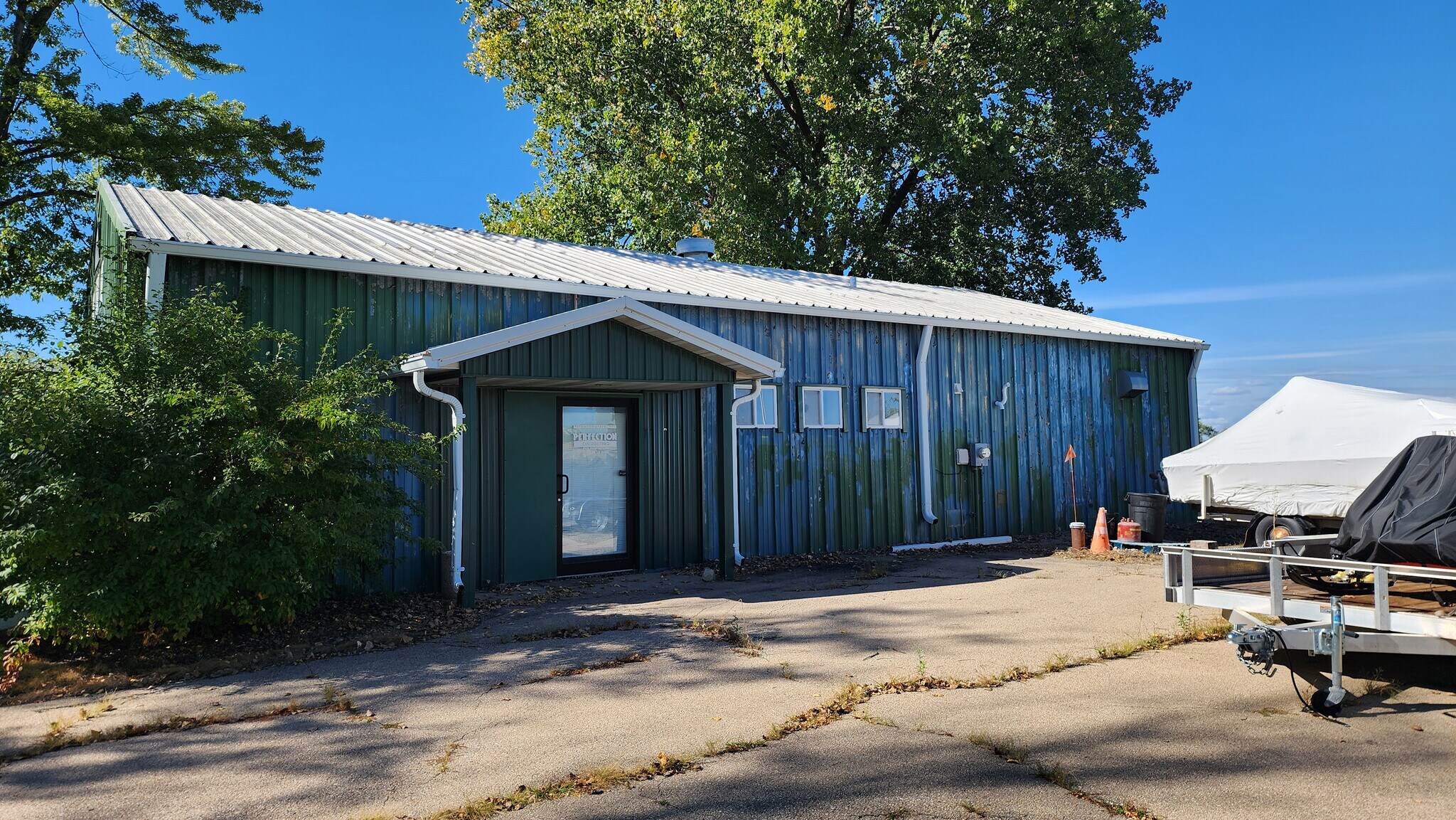 2189 Abraham Ln, Oshkosh, WI à louer Photo du bâtiment- Image 1 de 4