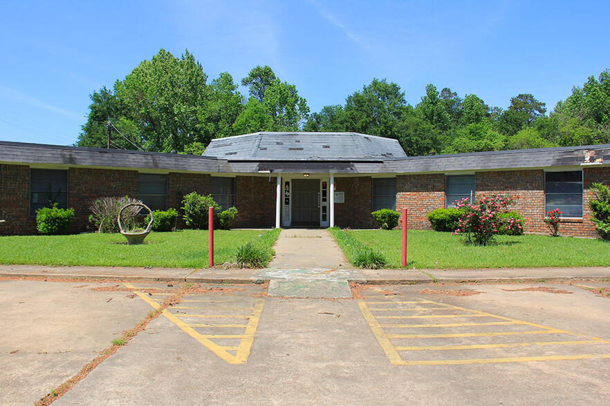 401 SE Stallings Dr, Nacogdoches, TX à vendre - Photo du b timent - Image 3 de 12