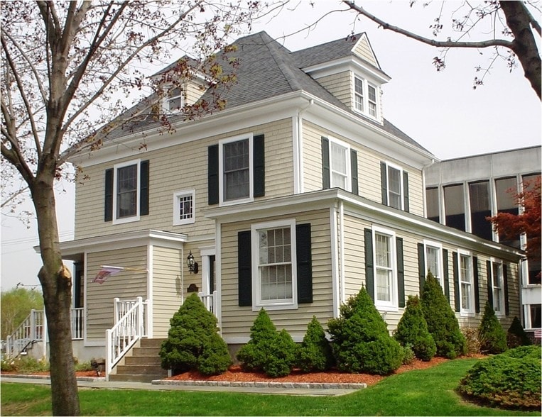 1952 Commerce St, Yorktown Heights, NY for sale - Primary Photo - Image 1 of 4
