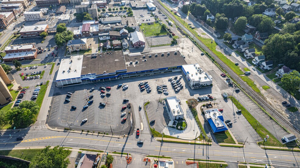 201 N Hampton Ave, Punxsutawney, PA à louer - Photo du bâtiment - Image 3 de 18