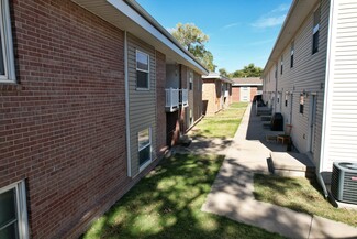 More details for 503 Halladay St, Hays, KS - Multifamily for Sale