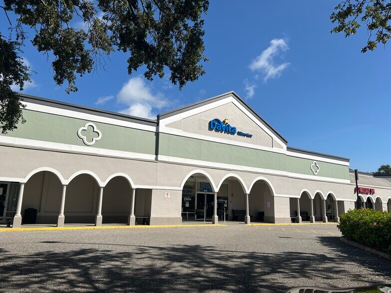 800 Pinebrook Rd, Venice, FL à louer - Photo du bâtiment - Image 2 de 8