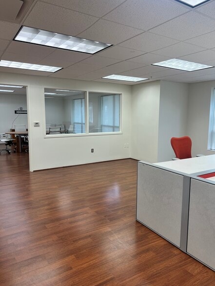 55 N Gilbert St, Tinton Falls, NJ for lease - Interior Photo - Image 3 of 10
