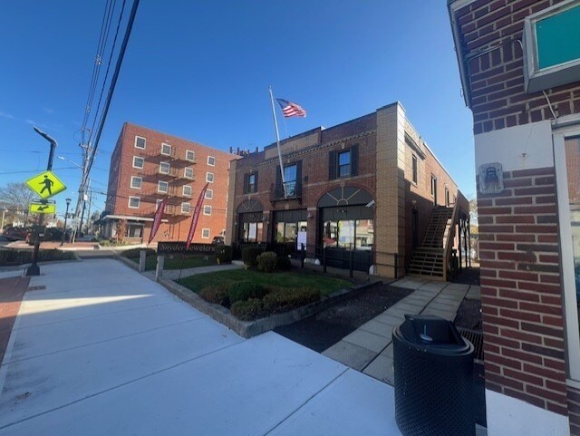 89 Pleasant St, Weymouth, MA à louer - Photo du bâtiment - Image 1 de 2