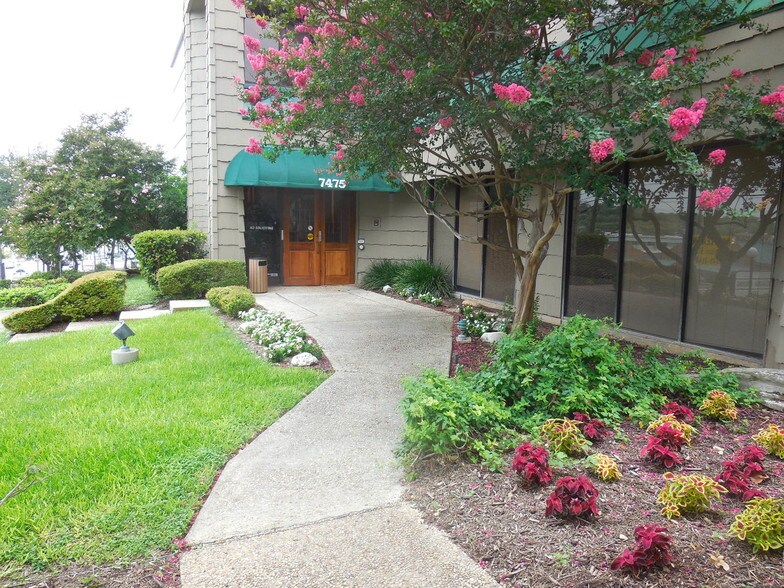 7475 Callaghan Rd, San Antonio, TX à louer - Photo du bâtiment - Image 2 de 13