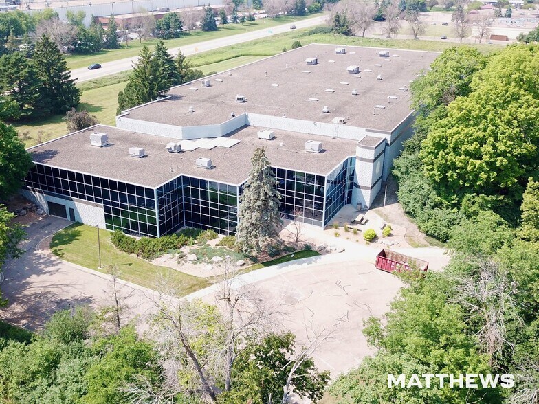 4100 Peavey Rd, Chaska, MN à louer - Photo du bâtiment - Image 2 de 4