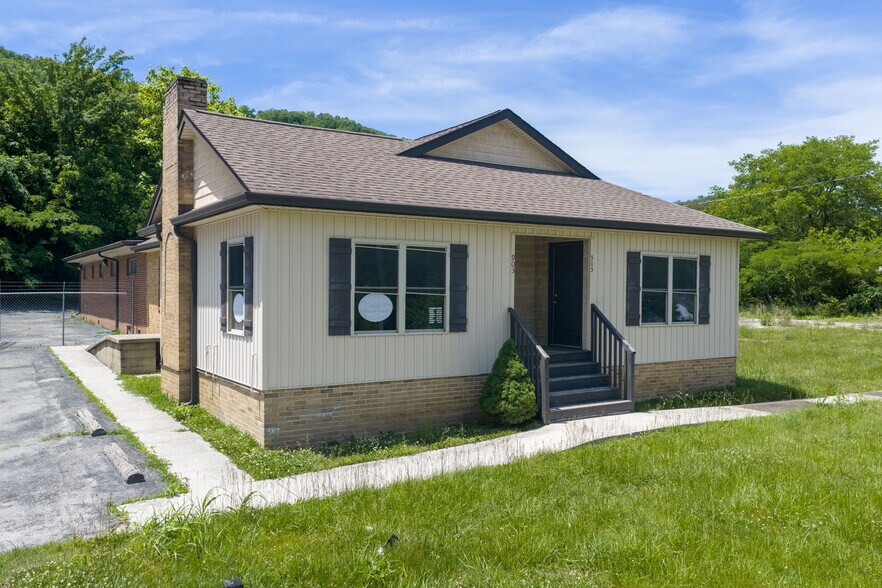 901 S Main St, Rocky Top, TN à louer - Photo du bâtiment - Image 2 de 33